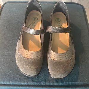 Naot Kirei / 11042; Sz 40; Sterling Lthr/Gray Suede/Gray Patent